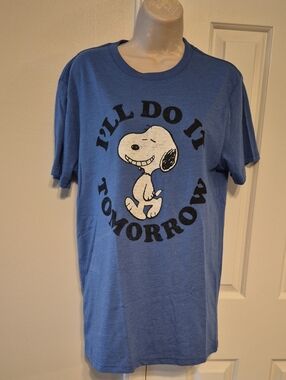 NWT Ladies soft Snoopy Tee shirt size Medium